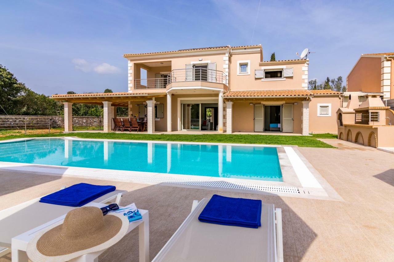Villa Johnnie Pouládes Extérieur photo