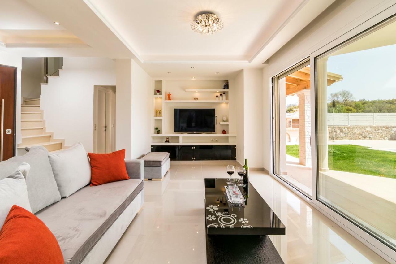 Villa Johnnie Pouládes Extérieur photo